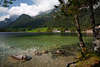 913185_Hintersee Wasserpanorama grne Berglandschaft Ufersteine Naturfoto