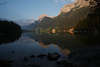 913469_Hintersee Berge Landschaft Natufoto in ersten Sonnenstrahlen, Morgendmmerung am Alpensee
