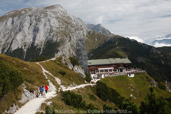 Jennerbahn Bergstation Gaststätte Wanderweg in Wolkenhöhe Alpenpanorama