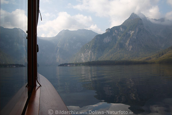 Knigssee Wasserlandschaft Bild Bergblick in Morgennebel vom Schiffbord