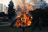 Osterfeuer Foto Spass fr Nachwuchs Kindertreffen auf Dorfplatz Kinderspiele