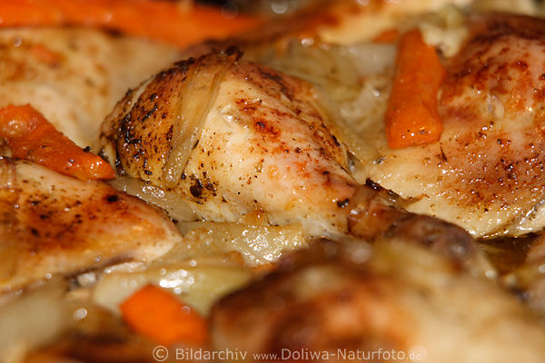 Hnchenschenkel knusprig in Bratpfanne mit Mhren Zwiebel Gewrze