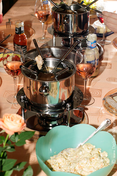 Fondue aufgespiesste Fleischstcke  mit siedendem l gegart