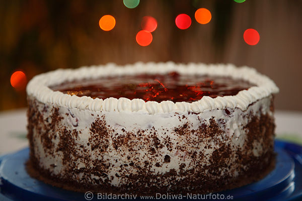 Festtorte Gelee-Flammen unter Kerzenlichter