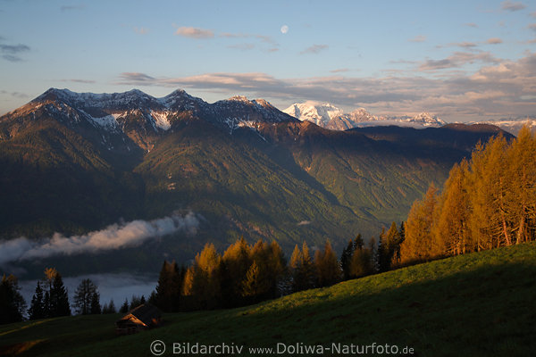 Alpenpanorama Naturbild Berge Gipfel Mond Sonnenaufgang Foto Oberdrautal in Nebel