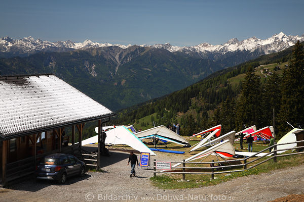 Berghtte am Drachen-Flugplatz EmbergerAlm in Bergpanorama ber Oberdrautal