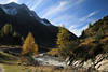 Alpenbild Berggipfel Wolkenstreifen ber Flussbach Herbst-Naturfoto vor Seebachalm