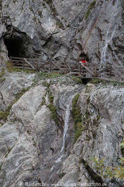 Dabaklamm Schlucht Felswand Frau Wanderweg Dorfertal