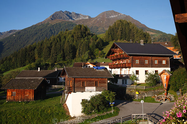 Dorfidylle Obermauern Huser vor Berg Hangwiese Wald Alpenlandschaft Naturfoto