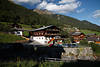 Osttirol Urlaub im Virgental Reisetip: Obermauern Pension Alpenhof Gästehaus Foto am Berghang