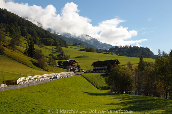 Prgraten Bichl Bauernhof saftige Bergwiese ber Fluss Isel in Virgental Naturbild