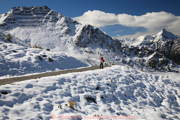 Alpengipfel Brunkpfl & Groer Zunig in Schnee mit Frau in Winterlandschaft Wanderweg