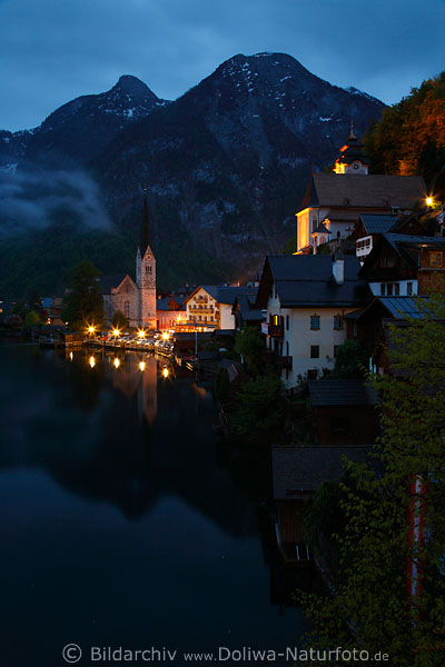 Hallstatt abendliche Romantik Nachtfotos am See unter Dachstein Berg Urlaubsort Nachtlichter