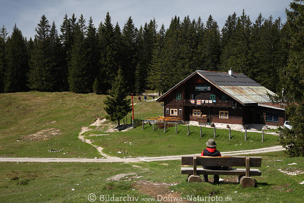 Huberhtte Naturidylle Foto am Postalm Wald Wanderweg Jausenstation Bank