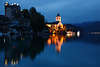 Sankt Wolfgang romantisches Nachtbild am Wolfgangsee Wasser Hotels Pfarrkirche