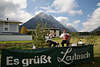 Almabtriebfest Musikanten spielen Musik auf Bergwiese in Tiroler Leutaschtal