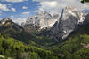 Alpenlandschaft Gipfel Naturfoto Kaisergebirge Felsen Frhling-Schnee ber grnes Bergtal