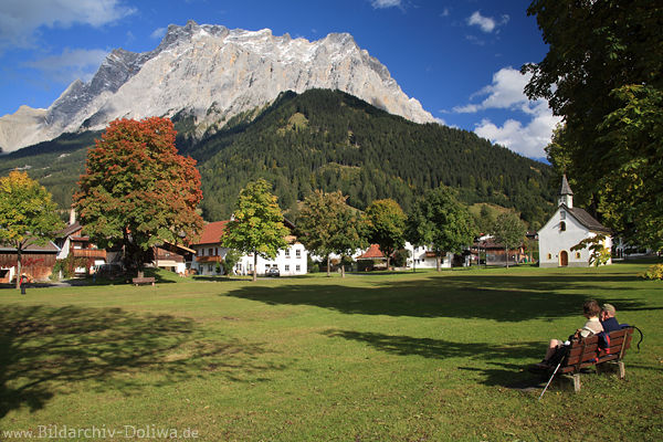 Ehrwald Berg Kapelle Dorfwiese Wettersteingebirge Alpenblick