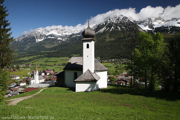 Kalvarienhhe Marienkapelle Dorf Ellmau Kirche Tal Bergpanorama mit Schnee
