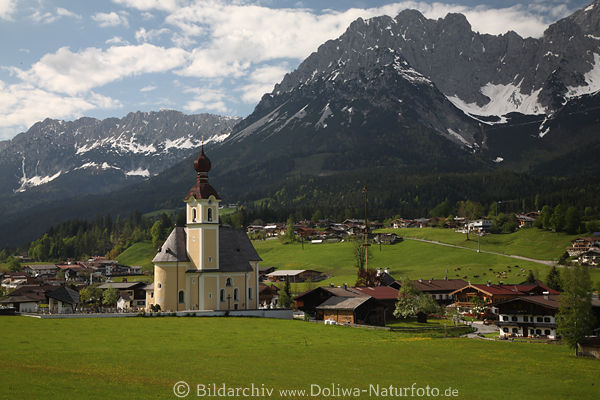 Going Kirche Grnwiesen Landschaft Foto vor Bergpanorama Wilder-Kaiser Alpengipfel