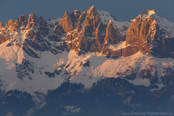 Kaisergebirge Alpenglhen Gipfelpanorama in Schnee Winterbild Abendlicht-Romantik Naturfoto