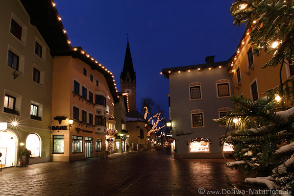 Kitzbhel Altstadt Nachtlichter Weihnachtszeit Vorderstadt Gasse Katharinenkirche