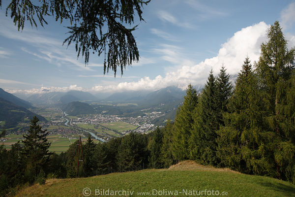 Inntal Msern Foto Sicht vom Berghgel Ausblick auf Fluss Inn Telfs Stadtlandschaft Bild von oben