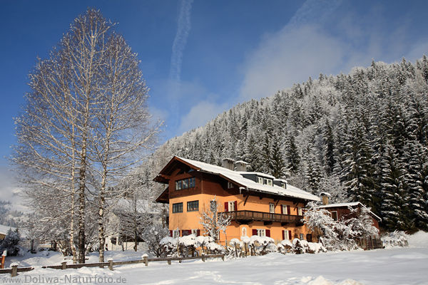 Hochfilzen mrchenhaftes Winterbild Pillerseetals Wohnhaus in Tirol Bergstadt Schneeidylle