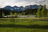 Schwarzsee Grnwiesen Naturfoto vor Bergkette Alpenlandschaft Panorama WilderKaiser