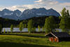 Schwarzsee Naturfoto Grnwiese Htte in Alpenkulisse Kaisergebirge Abendstimmung