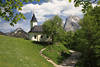 Antoniuskapelle Naturidylle Bild Frhlingsfoto grne Alpenlandschaft Wilderkaiser Felsenkulisse