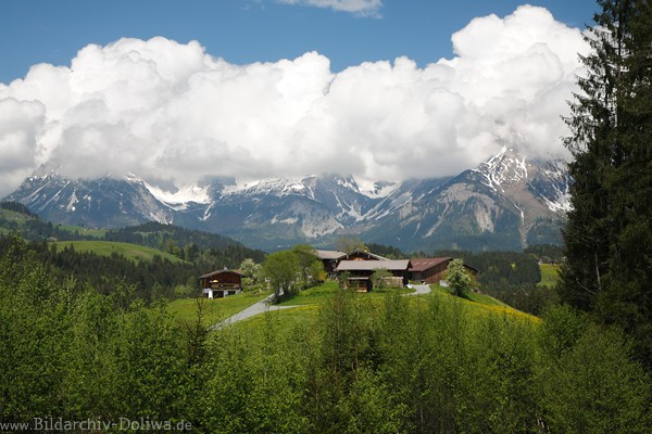 Erbalm Alpenidylle Bauernhuser in Bergpanorama Wilder Kaiser