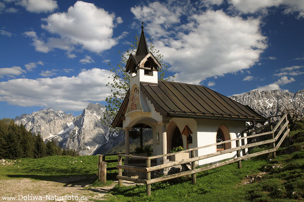 Josefskapelle Felskulisse Kaisergebirge RitzauAlm Alpenlandschaft