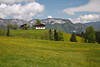 1300122_Niederkaiser Steilwand Berglandschaft Foto hinter Alm Bauernhof Frhling Naturidyll grne Bergwiesen