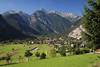 Gurgltal mit Nassereith Alpenkulisse Grünwiesen Berglandschaft Naturfoto