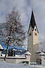 Sankt Jakob Kirchl in Schnee Winterbild Turm & Birke am Eingang