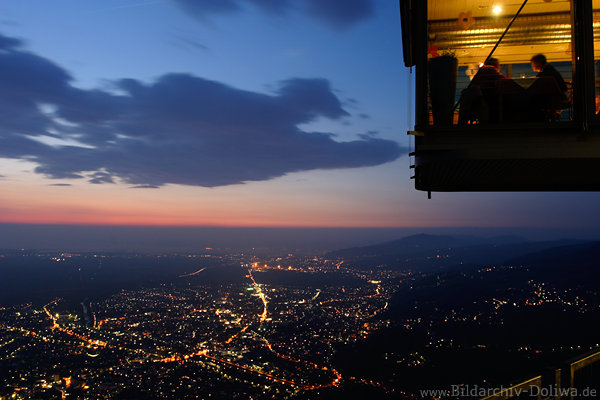Glaspalast Karren Restaurant Nachtpanorama über Dornbirn Nachtfoto von Bergstation