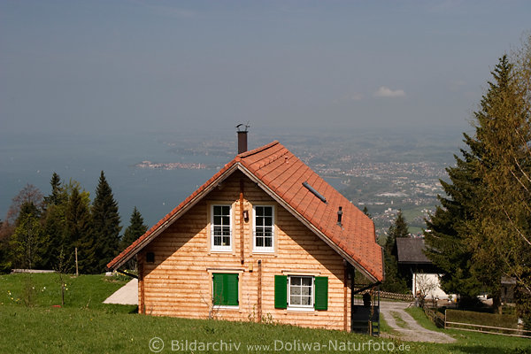 Berghaus mit Bodenseepanorama in Bregenzerwald am Wanderweg zu Pfnder