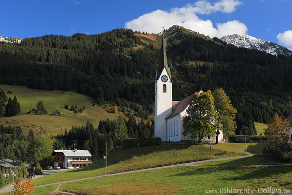 Pfarrkirche Sankt Anna Alpendorf Hirschegg Foto in Kleinwalsertal Bergland Naturbild