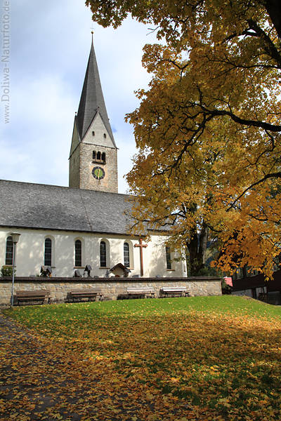 Sankt Jodok Herbstfoto Mittelberg Pfarrkirche Reisebild Kleinwalsertals