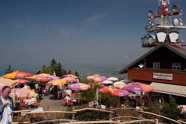 Pfnder Berghaus Pfnderspitze Touristen Sonnenschirme Antennenmast