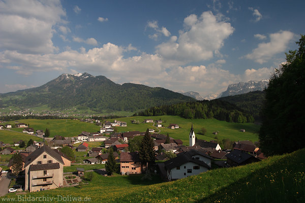 Schwarzenberg-Bild Alpendorf Grünwiesen Bregenzerwald Naturfotos Vorarlberg