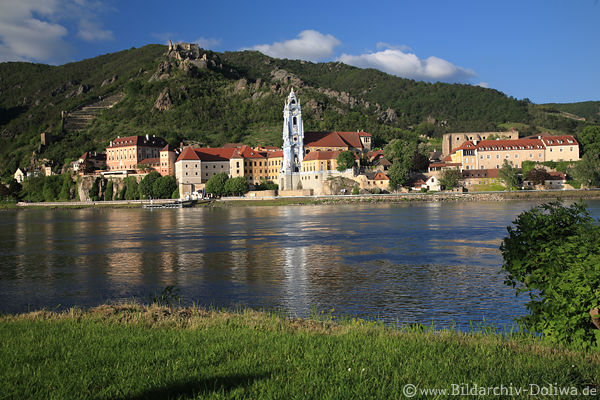 Drnstein Flusspanorama Donauwasser Wallfahrtskirche Burgruine Wachau Berglandschaft