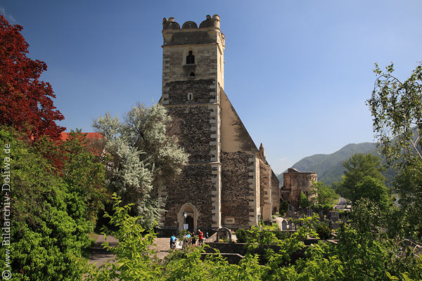 Wehrkirche St.Michael Burg Urpfarre Wachau Rundturm Donaublick