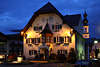 Rathaus St. Gilgen Kirchturm hübsches Reisefoto Nachtlichter Romantik Urlaub am Wolfgangsee
