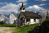 Josefskapelle Foto vor Felskulisse Wilder Kaisergebirge auf Ritzau-Alm Alpen Landschaft