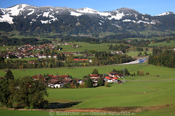 Illertal mit Bergdorf Fischen in Allgu Alpenlandschaft Schneegipfel Grnwiesen