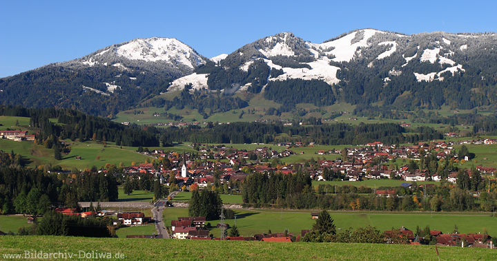 Allgu Talpanorama Bergdorf Fischen Grnwiesen unter Schneegipfel Alpenlandschaft