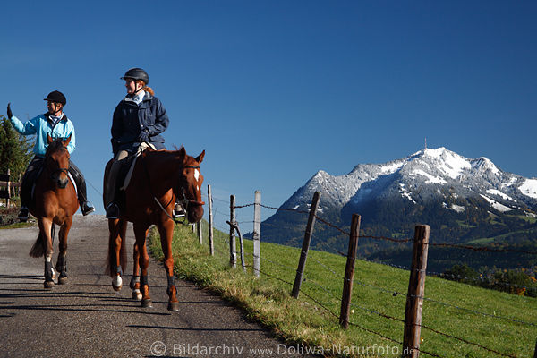 Reiter zu Pferd in Fischen Schneeblick auf Imberger Horn