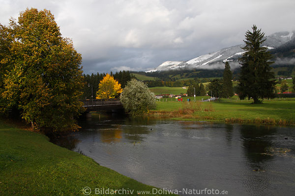 Fischen im Allgu Lichtstimmung Naturfoto Illerbrcke Wasser Alpwiese Berge mit Schnee